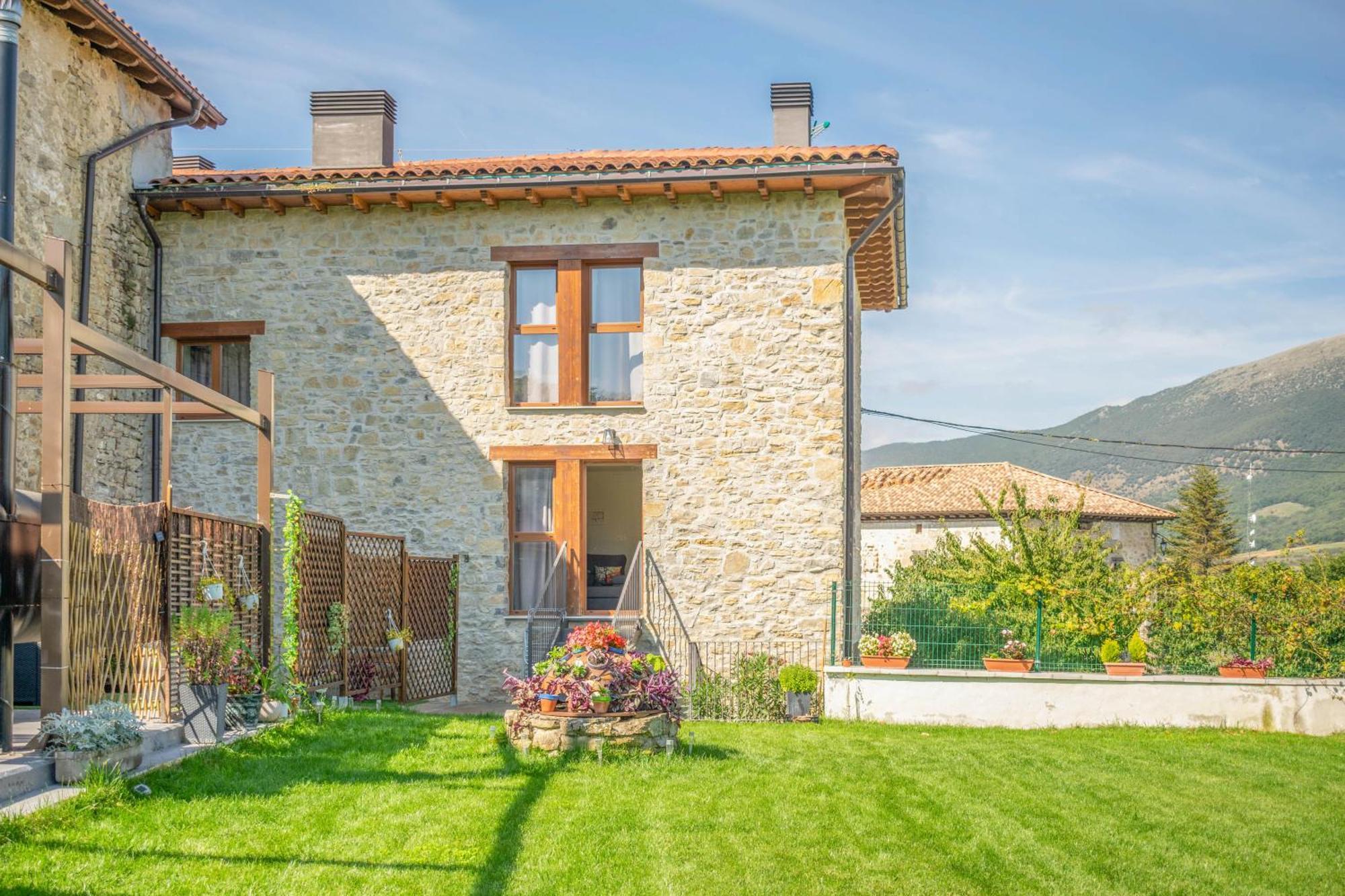 Acogedora Casa Rural Con Jardin Y Barbacoa Proxima A Pamplona Ilzarbe Ngoại thất bức ảnh